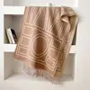Bufanda Vintage de Borde con Letra Doble Cara de Cachemira Sintética para Mujer, Versátil Chal Cálido con Borlas para Otoño e Invierno, Venta al por Mayor