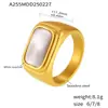 Anillo Enigma nuevo europeo y americano con incrustaciones de concha marina blanca para mujer de acero de titanio chapado en oro moderno exquisito sin decoloración en stock