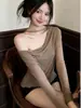 Camiseta de Hombros Descubiertos para Mujer de Primavera y Otoño con Estilo de Deseo Puro, Cubre-Traje Sexy Semitransparente de Venta Caliente con Protección Solar, Casual y Versátil