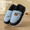 Chinelos peludos de casal para mulheres, novo estilo outono e inverno 2026, forrados com fleece, sola grossa, antiderrapantes, chinelos de algodão para casa e ambientes internos, direto do fabricante