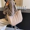 Bolsa Feminina de Grande Capacidade com Aparência Sofisticada 2025 Primavera Nova Moda Pasta Simples Roupa de Trabalho Versátil Lona Tote Bag de Ombro Único