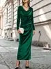 Vestido largo de terciopelo europeo y americano de alta gama con cuello fruncido, pliegues laterales en la cintura, manga larga ajustado para mujer