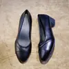 2026 Primavera/Verão Novo Comércio Exterior Couro Macio Solado Macio Sapatos de Mãe Salto Médio Sapatos de Salto Único Sapatos para Mulheres de Meia-Idade Mulheres Transfronteiriços
