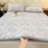2026 Nuevo Invierno Cálido Leche Polar Estampado Engrosado Suave Colchón Invierno Más Terciopelo Almohadilla Protectora Almohadilla de Cama Estudiante
