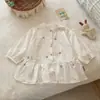 Roupas infantis doces e adoráveis: coleção outono nova branca, vestido princesa de algodão bordado e moderno para bebês meninas