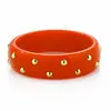 Colección irregular de moda europea y americana de pulseras de resina con tachuelas para mujer, pulseras de moda europeas y americanas personalizadas y exageradas al por mayor