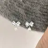Aretes negros de lunares estilo coreano, con diseños de moño y florales, aretes de aro en forma de C, un estilo fresco y simple, disponibles en múltiples diseños
