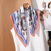 Elegante Bufanda Cuadrada de Imitación Seda con Estampado de Cadena Chal Versátil Bufanda de Cuello de Gama Alta Pañuelo para la Cabeza Bufanda de Seda Bufanda para Mujer