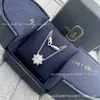 Colar de Girassol de Luxo V Ouro Moissanite HW Haireijia Seis Garras Banhado a Ouro 18K Corrente para Clavícula, Não Desbota, para Mulheres