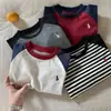 Camiseta infantil de manga corta 100% algodón 2026 nueva versátil moda simple elegante top para niños y niñas, bebés y niños pequeños, verano
