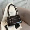 Bolsa de Ombro Casual Simples e Estilosa Feminina para Compras, Deslocamento, Bolsa de Mão Fresca, Nova Bolsa de Braço da Moda 2025