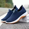 Nuevos zapatos casuales de verano para hombre sin cordones, cómodos y ligeros, para hombres de mediana edad y mayores, zapatos de papá, disponibles en puestos callejeros