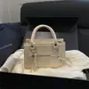 Bolsa Quadrada Pequena com Decoração de Zíper para o Dia a Dia Feminina Outono 2026 Nova Doce Estilo Coreano Fashionável Retrô Bolsa de Ombro Único Transversal