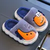 Pantuflas de Algodón para Niños Invierno 2025 Nuevo Estilo Dinosaurio para Niños Interior Hogar Niñas Bebé Niños Antideslizantes Zapatos de Algodón para Padres e Hijos