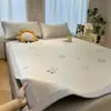 2026 Nuevo Diseño de Dibujos Animados Libro Rojo Fresco Frijol Esterilla PE Poliéster Fresco al Tacto Lavable Esterilla para Cama