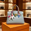Fábrica de origen bufanda de seda colgante de poni bolso de platino bolso Kelly bolso de mano de alta gama bolso versátil para hombro cruzado mujer