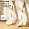Utensílios de cozinha de silicone transfronteiriços, incluindo uma espátula e uma colher antiaderentes, são resistentes ao calor, multifuncionais e vêm com um suporte de armazenamento