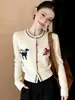 Cardigan jacquard tricotado em blocos de cor de desenho animado moderno para mulheres, nova coleção de outono de 2026, estilo curto projetado para fazer as figuras baixinhas parecerem mais jovens