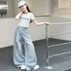 Conjunto de Verão para Meninas 2026 Novo Casual Estilo Coreano para Crianças Médias e Mais Velhas Estampa de Letras Manga Curta Jeans Calça Reta Conjunto