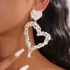 Brincos Pingente Vazado em Forma de Coração Cravejado de Diamantes com Agulha de Prata, Brincos Versáteis de Moda Europeia e Americana Mais Vendidos, Brincos de Luxo Leve de Alta Qualidade para Mulheres