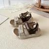 Sandalias para Niños Verano 2026 Nuevas Zapatos de Playa Antideslizantes de Suela Suave con Velcro para Niños Pequeños y Mayores Zapatos de Punta Abierta