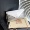 Bolsa de ombro fashion 2026 outono nova bolsa envelope bolsa de ombro com corrente estilosa bolsa quadrada pequena retrô moderna para mulheres