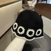 Chapéu de Pescador Tricotado à Mão Inspirado no Estilo Coreano para Mulheres, Moda Outono e Inverno Versátil Chapéu Bucket Colorido Floral Que Faz o Rosto Parecer Menor
