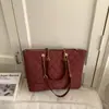 Nova Bolsa Matelassê Texturizada de Alto Padrão para Mulheres 2026, Bolsa Tote Retro de Grande Capacidade, Bolsa de Ombro Versátil e Moderna para o Dia a Dia