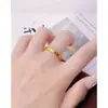 Anillo Cuadrado de Oro Arena Antigua Mismo Estilo de Gold Shop, Anillo Liso Brillante Cuadriculado Moderno y Sencillo Que No Se Desvanecerá por Mucho Tiempo