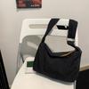 Bolsa de trabalho 2023 Nova bolsa mensageiro de tecido Oxford feminina versátil estilo ins esportiva de grande capacidade bolsa de ombro bolsa de tecido popular na internet