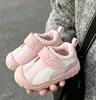 Sapatos infantis unissex, com forro fino de fleece, para outono e inverno, sapatos de bebê com sola macia, sapatos para caminhar de tamanho pequeno, antiderrapantes, funcionais e casuais