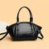 2026 Nuevo Bolso Vintage con Patrón de Cocodrilo Versátil para el Trabajo Hombro Cruzado Bolso para Mujer Forma de Concha Boston Bag Al por Mayor
