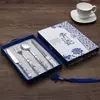 Conjunto de Talheres (Faca, Garfo, Colher e Hashi) em Porcelana Azul e Branca, Presente Especial Estilo Chinês, Presente para Reuniões de Negócios para Estrangeiros no Exterior