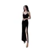 Belleza de Discoteca Vestido de Noche de Terciopelo Dorado Escote Sexy Cola de Pez con Tirantes Técnico de Masaje de Pies Abertura Falda Larga