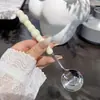 Cuchara de Acero Inoxidable Perlado de Cuatro Colores con Mango tipo Cerámica para Uso Doméstico, Cuchara para Comer Estilo Occidental, Alto Atractivo Estético, Cuchara Redonda Femenina, Cuchara para Sopa