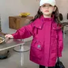 Chaquetas para Niñas 2025 Otoño Nuevas Chaquetas con Capucha para Niños Estilo de Longitud Media para Bebés Chaquetas de Trabajo Ropa para Niños