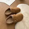 Chinelos Pelúcia Estilo Maillard Fechados para Mulheres Outono/Inverno 2026 Slip-Ons de Solado Macio Quentes para Exterior Preguiçosos de Pelo Algodão
