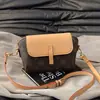 Bolso Pequeño Cuadrado Versátil Elegante con Estampado Vintage para Mujer 2026 Nuevo Modelo Alta Estética Lujo Ligero Nicho Bolso de Hombro Cruzado para Viajes