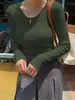 Camiseta redonda popular europea y americana para mujer, top casual de alta gama, color liso, diseño acanalado elástico, camiseta de manga larga para usar por fuera