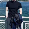 Nueva Camiseta Negra de Manga Corta Ajustada Pesada para Hombre Verano Alto Sentido Elástica Cuello Pequeño Puño Media Manga