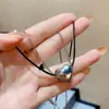 Pendente Minimalista Coração em Aço Titânio com Corda Trançada, Inspirado em Design Levemente Luxuoso, Colar Versátil Casual Ins Nicho High-End Coração de Pêssego