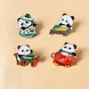 Insígnia de Metal de Panda Fofo de Desenho Animado Criativa Jogando Mahjong e Comendo Hot Pot Acessórios de Roupa Broche Decoração de Mochila de Estudante