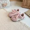 Zapatos para Niñas 2026 Primavera/Otoño Nuevos Color Caramelo para Niños Cabeza de Mango Zapatos de Entrenamiento Alemanes Versátiles Casuales para Niños Zapatos Forrest Gump