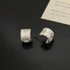Pendientes de Flor de Cuatro Hojas en Forma de C de Lujo Ligero Versión Ancha para Mujer, Elegantes Pendientes de Nicho de Lujo Ligero Estilo Ins, Venta al por Mayor en Vivo de Tiktok