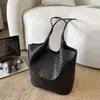 Bolso de mujer con patrón tejido, nuevo modelo de verano 2026, bolso tote de lujo ligero de alta gama, nicho, para el día a día, de gran capacidad, para el hombro
