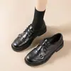 Sapatos femininos brogue de sola macia estilo britânico esculpidos, outono de 2026 novos mocassins populares britânicos retrô com cadarço