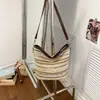 Bolsa de Playa para Vacaciones de Verano en la Costa para Mujer 2026 Nuevo Estilo Bolso de Hombro Tejido a Mano Bolso Cruzado de Cubo de Paja