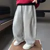 Q153 Calça Esportiva Infantil Primavera e Outono Novo Estilo Moda Infantil Elegante Solta Casual Roupa de Bebê Outono Calça de Moletom