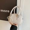 Bolsa pequena de alta qualidade bolsa de mão feminina de verão 2024 nova bolsa de travesseiro Boston para todos os jogos bolsa de ombro bolsa de mensageiro
