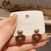 Pendientes pequeños de terciopelo encantadores de diseño nicho con aguja de plata S925, pendientes de otoño e invierno, joyería para la oreja de lujo ligero para mujer que combina con todo y de estilo occidental